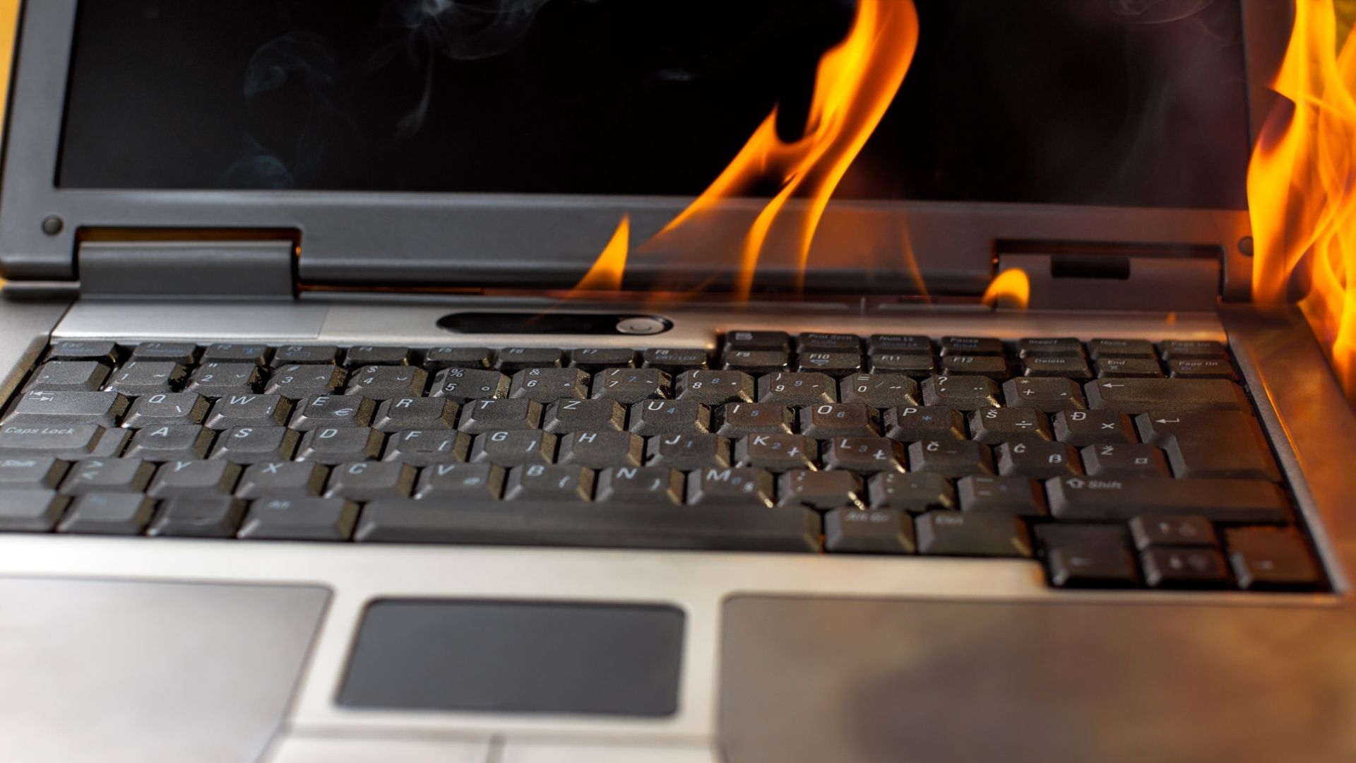 Tips Cara Untuk Menghinadari Laptop Panas