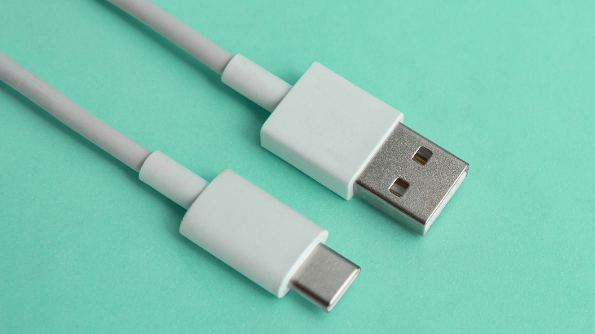 Perbedaan Kabel Handphone USB dan Tipe C: Mana yang Lebih Baik?