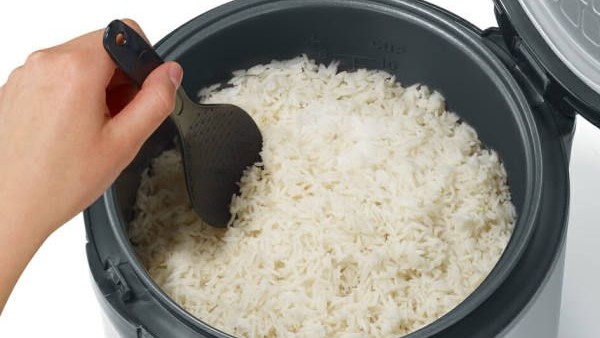 Cara Efektif Mengatasi Nasi Lengket di Rice Cooker