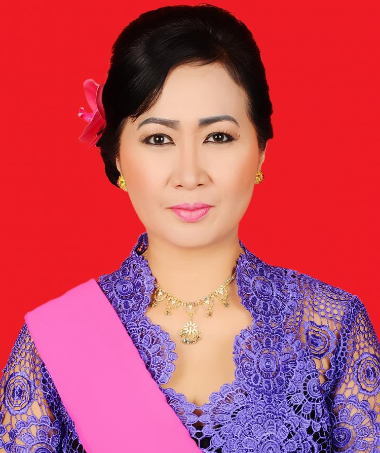 NELSYE LUMANAUW SE., M.PAR.
