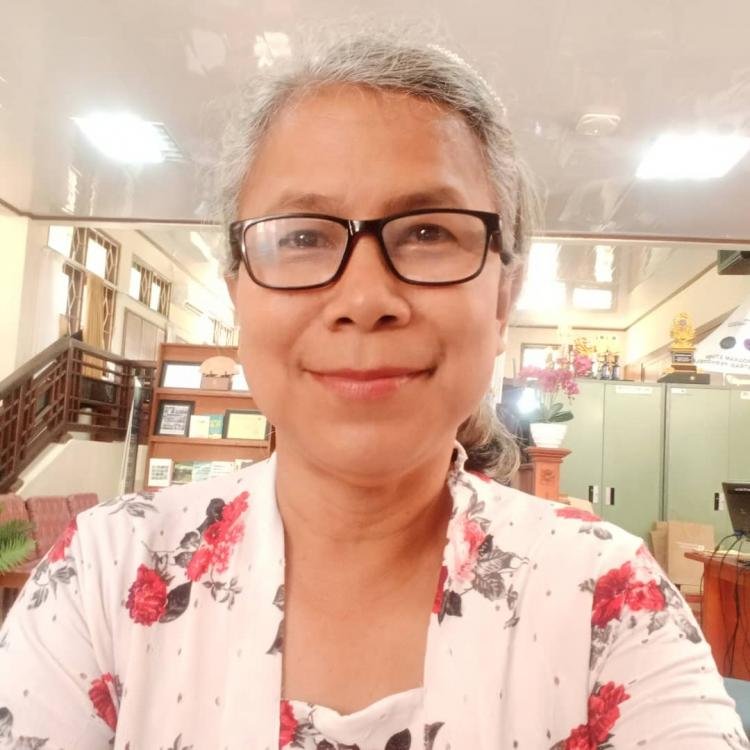 Dr. Dra. Ni Desak Made Santi Diwyarthi, M,Si.