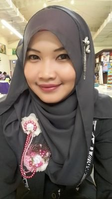 Dr. Karunia Eka Lestari 